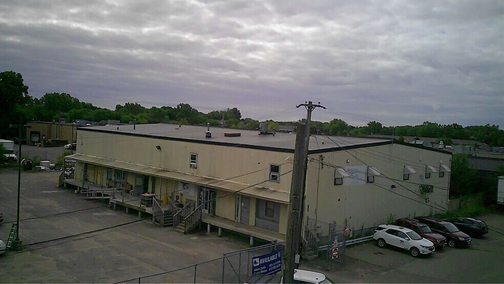 More Photos Of 2948 Rice St, Little Canada Warehouse For Lease