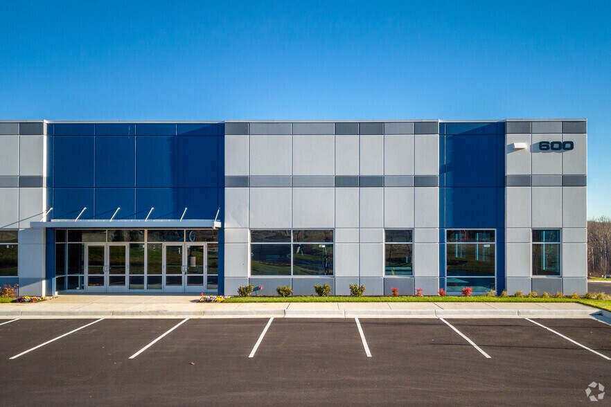 More Photos Of 650 Corporate Dr, Stafford Unknown For Lease