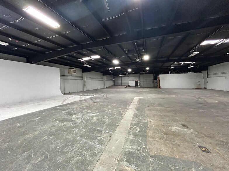 More Photos Of 3003 Bingle Rd, Houston Warehouse For Sale
