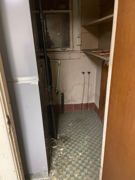 More Photos Of 1063 E Parkway South, Memphis Flex For Sale