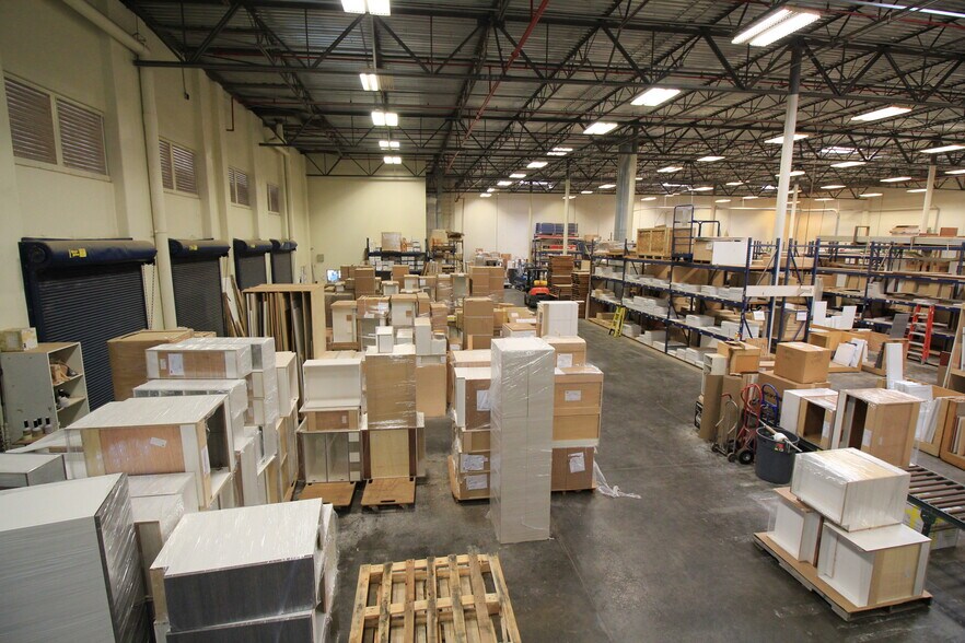 More Photos Of 94-453 Ukee St, Waipahu Warehouse For Lease