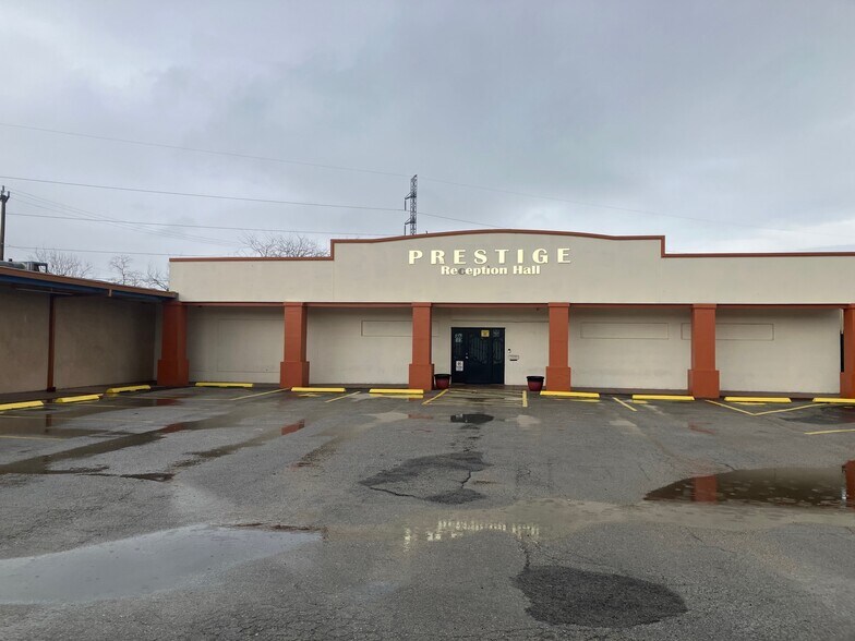 Primary Photo Of 4500 West Ave, San Antonio Storefront Retail Office For Lease