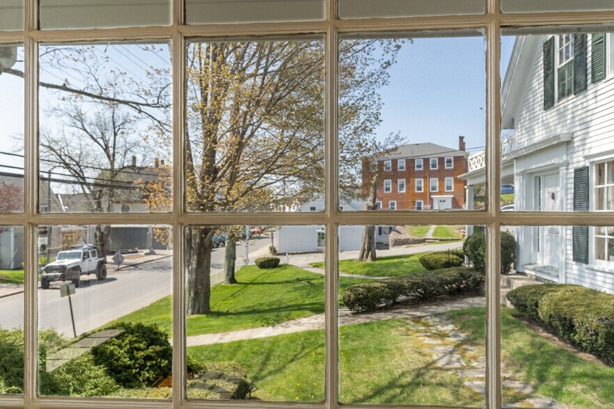 More Photos Of 34 Townsend Ave, Boothbay Harbor Freestanding For Sale