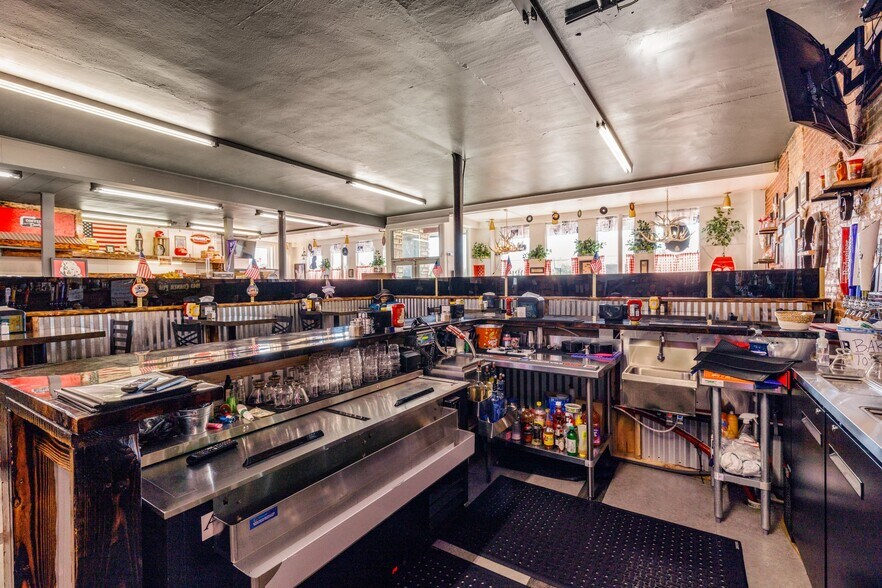 More Photos Of 10 S Main St, Fillmore Restaurant For Sale