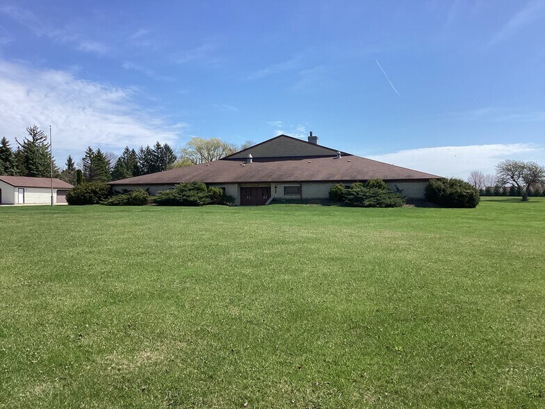 More Photos Of 2525 Oakwood Rd, Oak Creek Schools For Sale