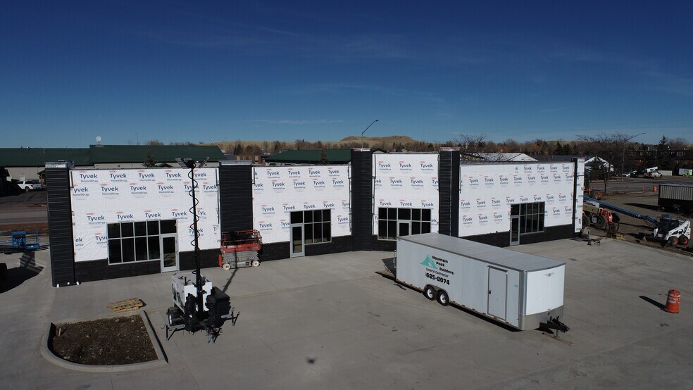 More Photos Of 1895 Warlow, Gillette General Retail For Lease