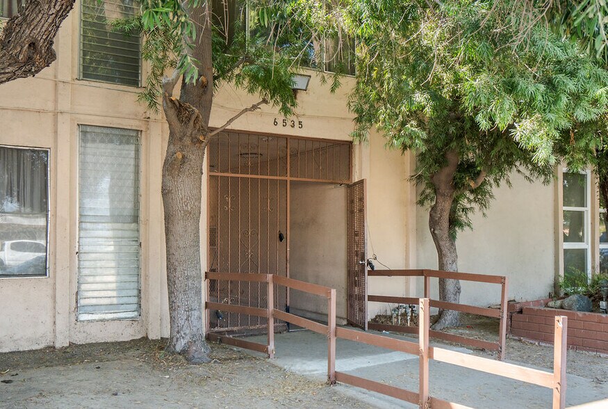 More Photos Of 6535 Fulton Ave, Van Nuys Apartments For Sale