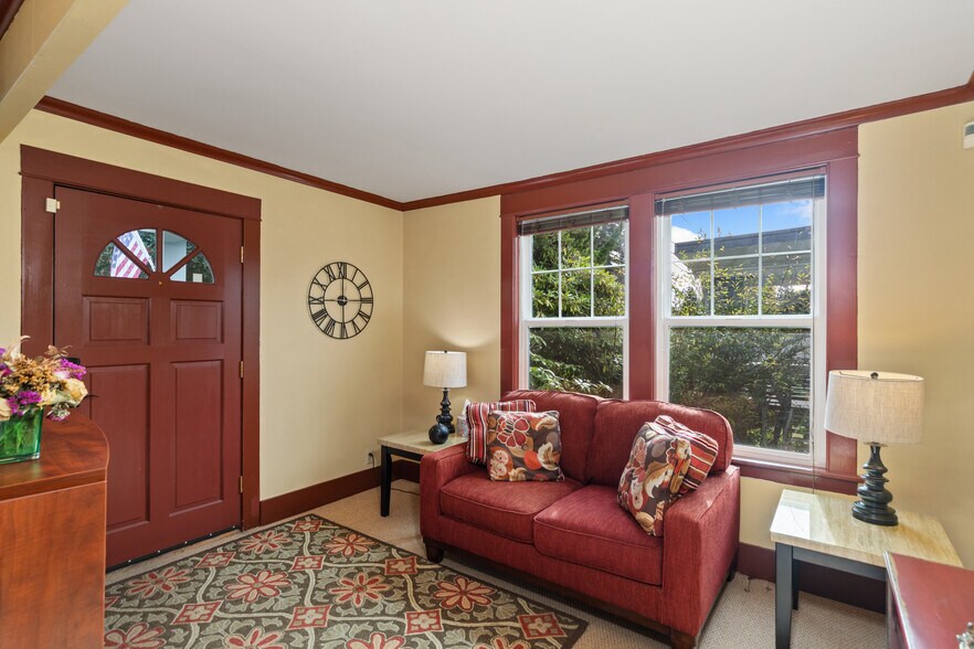 More Photos Of 19679 Front St, Poulsbo Office For Sale