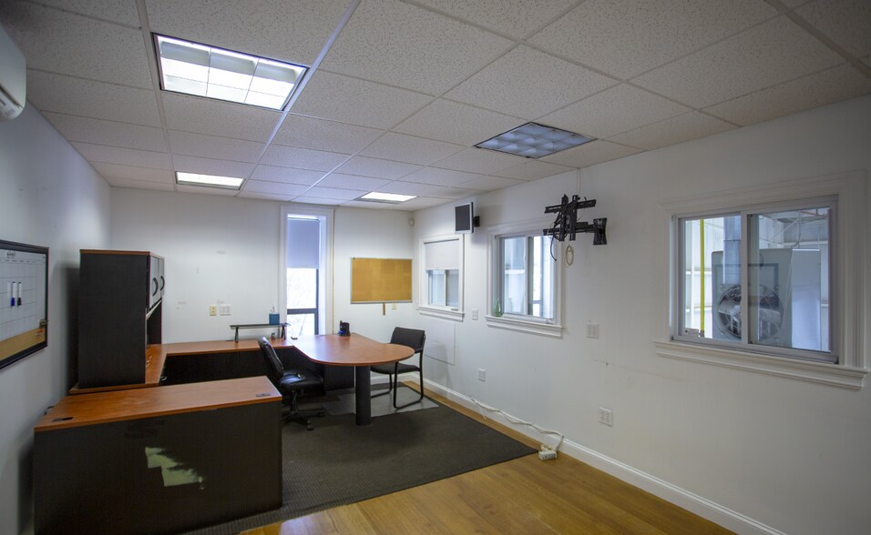 More Photos Of 55 Knox Trail, Acton Warehouse For Lease