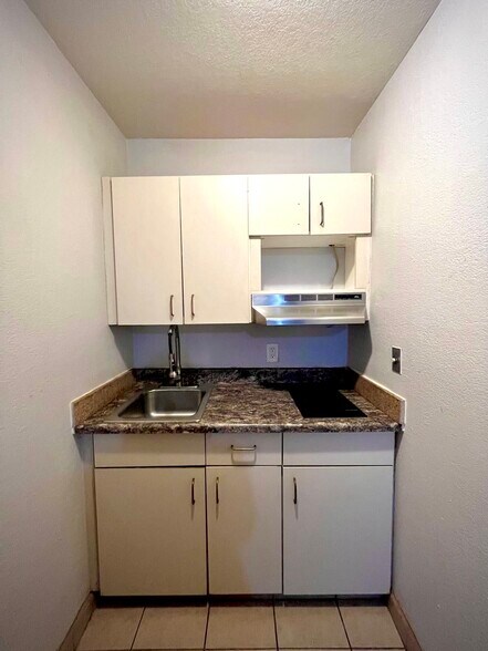 More Photos Of 4300 American Way, Memphis Hospitality For Sale