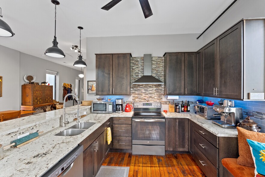 More Photos Of 215 W 3rd St, Farmville General Retail For Sale