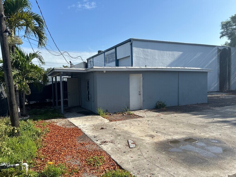 More Photos Of 2201 SW 58th Ter, West Park Contractor Storage Yard For Lease