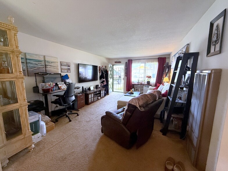 More Photos Of 50 Portal St, Oak View Multifamily For Sale
