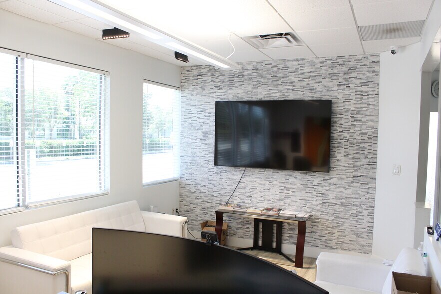 More Photos Of 6457 Hazeltine National Dr, Orlando Warehouse For Sale