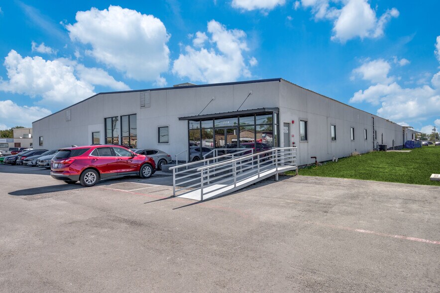 More Photos Of 720 E State Highway 121 Byp, Lewisville Warehouse For Sale