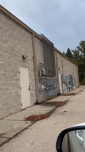 More Photos Of 1595 E Sumner St, Hartford Storefront For Sale