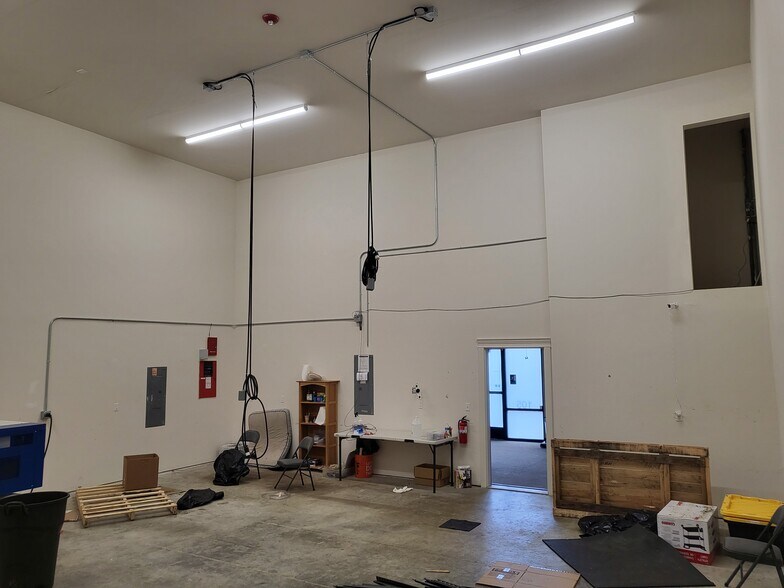 More Photos Of 13131 Mukilteo Speedway, Lynnwood Warehouse For Lease