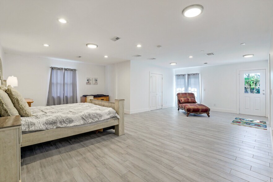 More Photos Of 778 100th Ave N, Naples Specialty For Sale