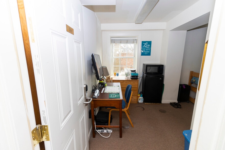 More Photos Of 153 Courtney St, Newark Apartments For Sale