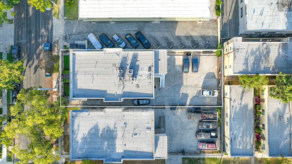 More Photos Of 1220 W 27th St, Los Angeles Dormitory For Sale