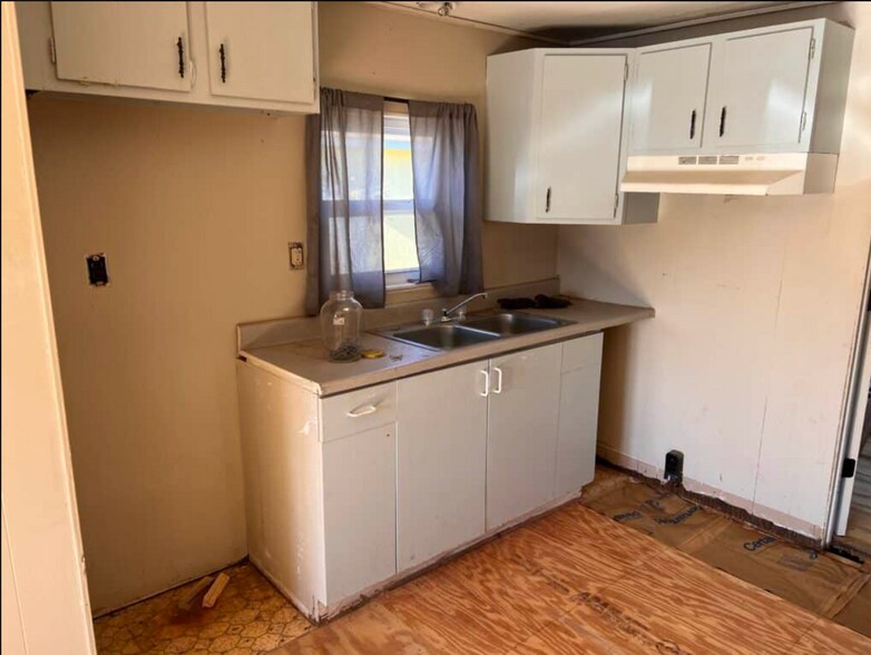 More Photos Of 5 Beverly Ln, Marissa Apartments For Sale