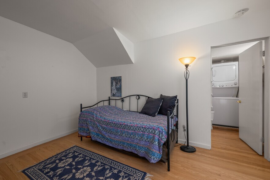 More Photos Of 2000 Clinton Ave, Alameda Apartments For Sale