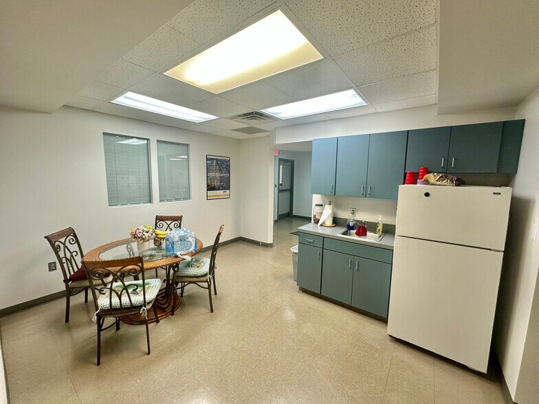 More Photos Of 444 Center St, Kingsport Light Manufacturing For Sale