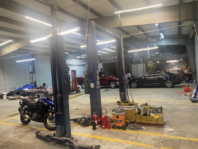 More Photos Of 3165 N John Young Pky, Orlando Showroom For Lease