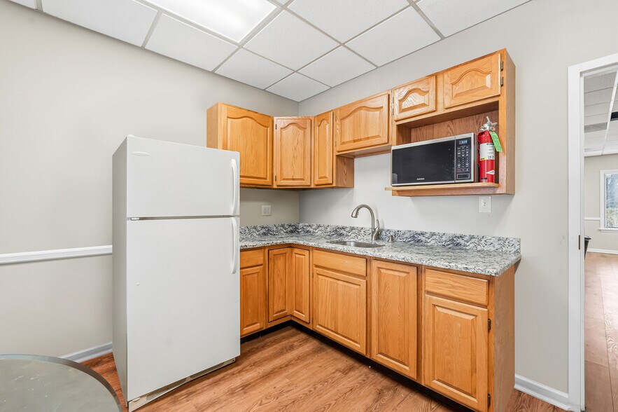 More Photos Of 801 Coopertown Rd, Delanco Industrial For Lease