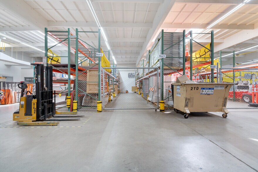 More Photos Of 8399 Edgewater Dr, Oakland Warehouse For Lease