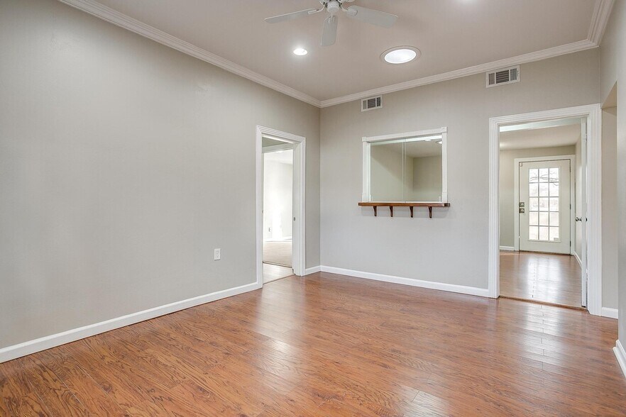 More Photos Of 2418 Cales Dr, Arlington Office Residential For Sale