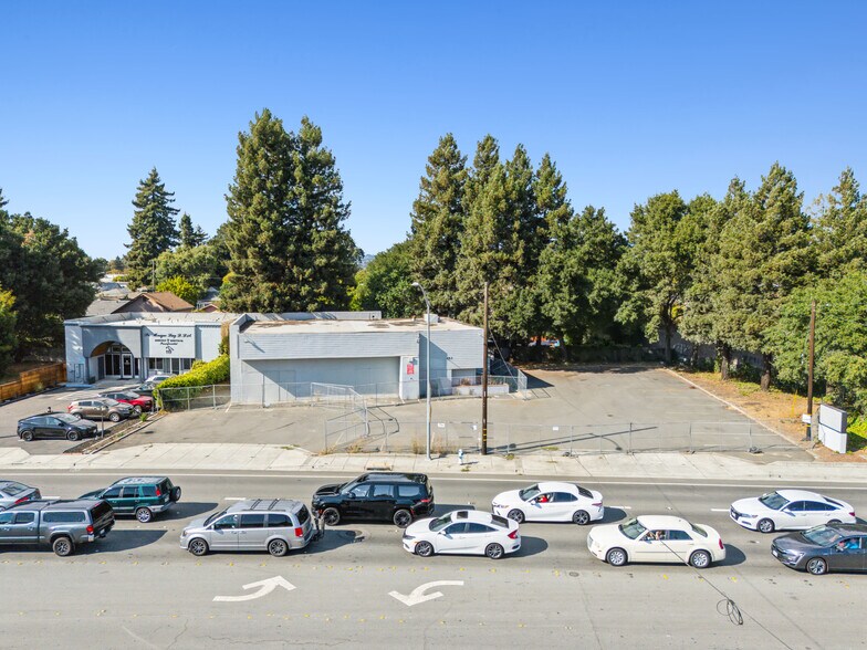 Primary Photo Of 131 College Ave, Santa Rosa Auto Repair For Lease