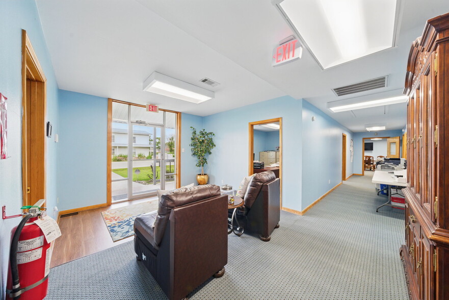 More Photos Of 421 Jones Rd, Highlands Warehouse For Lease