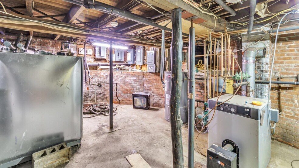 More Photos Of 32 Chichester Ave, Center Moriches Industrial For Sale