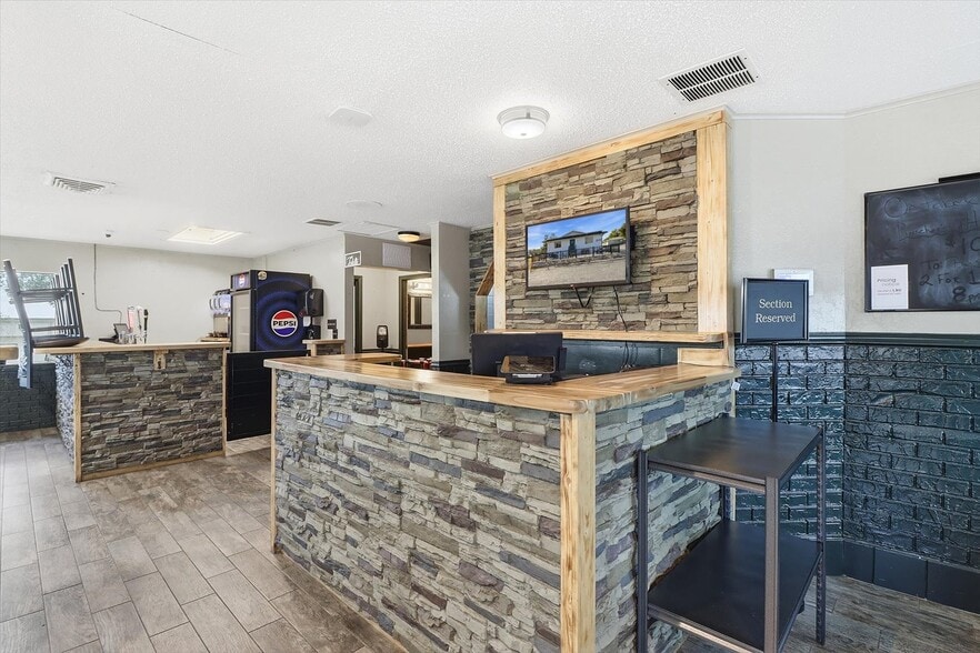 More Photos Of 859 S US Highway 41, Inverness Restaurant For Sale