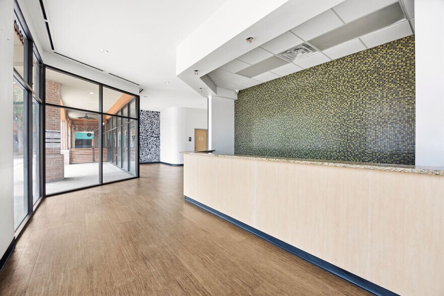More Photos Of 3920-3950 Rosemeade Pky, Dallas General Retail For Lease