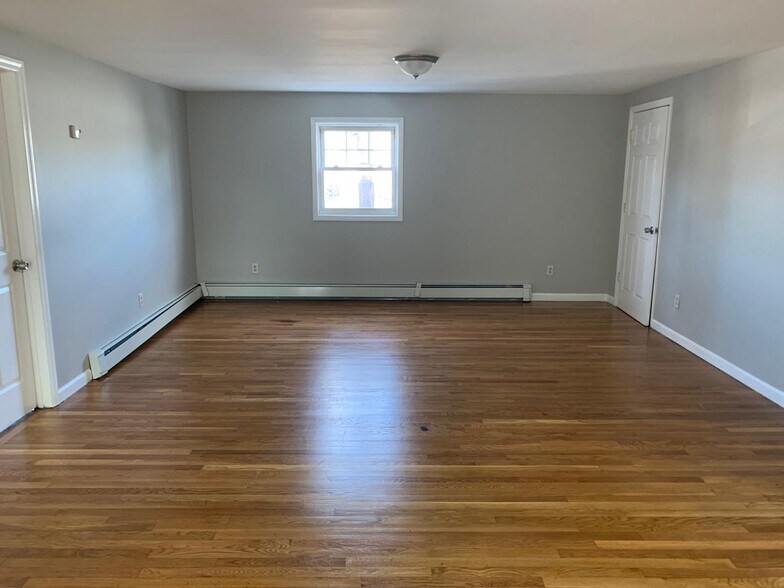 More Photos Of 443 Jackson Ave, Elizabeth Storefront Retail Residential For Sale