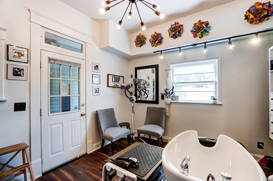 More Photos Of 1550 Lewis Center Rd, Lewis Center Freestanding For Sale