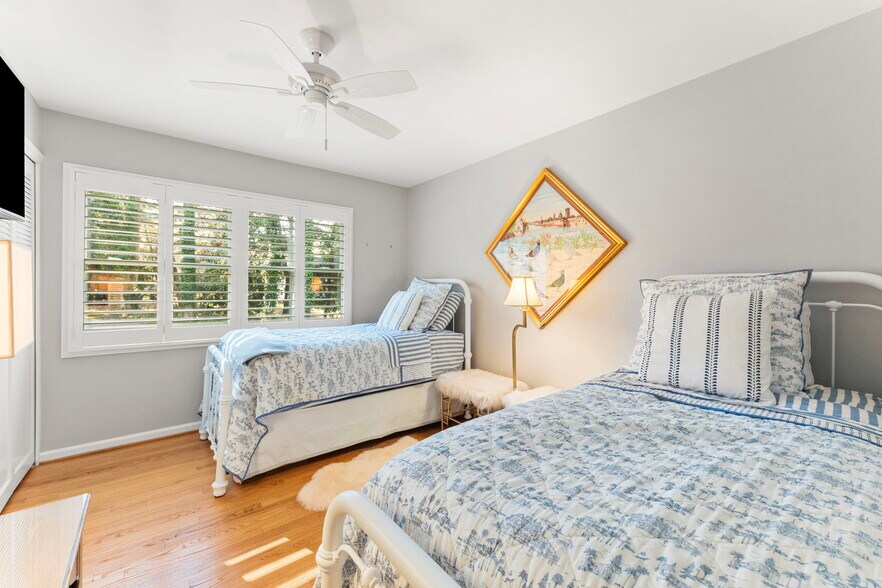 More Photos Of 97 Currell Cove Ln, White Stone Specialty For Sale