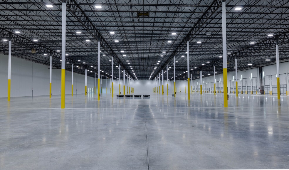 More Photos Of 4601 Dr. MLK Jr. Dr, Arlington Distribution For Lease