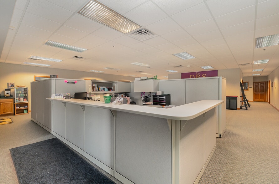 More Photos Of 6006 Westside Saginaw Rd, Bay City Office For Sale