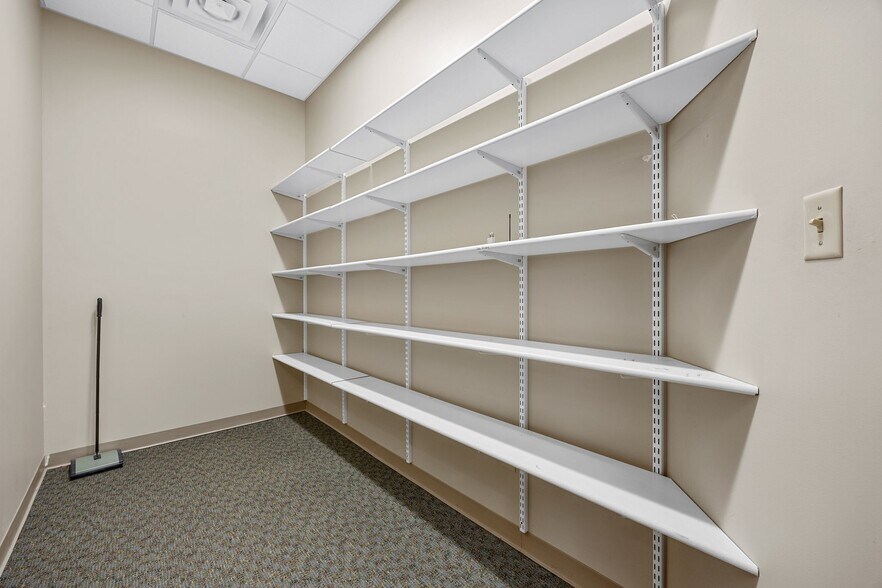 More Photos Of 3414 Mount Vernon Rd SE, Cedar Rapids Office For Sale