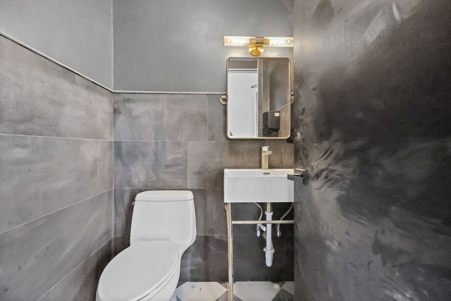 More Photos Of 10 N Water St, Greenwich Storefront Retail Residential For Lease