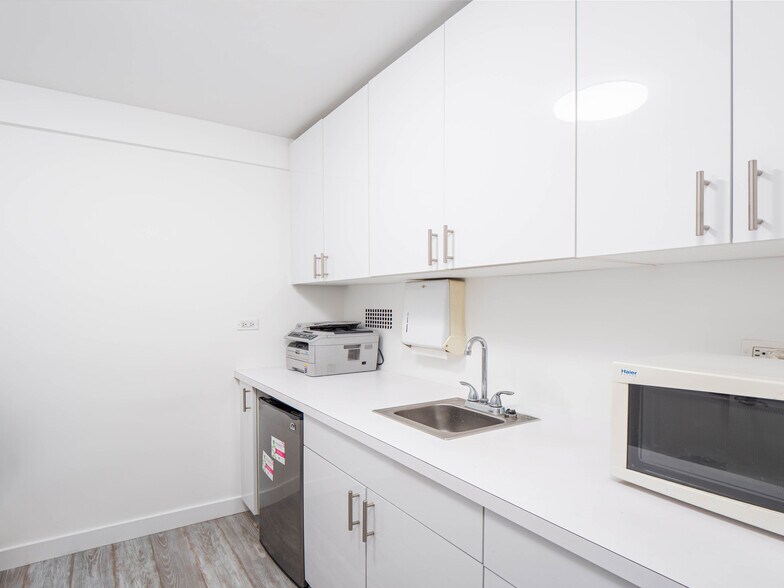 More Photos Of 333 E 34th St, New York Apartments For Sale