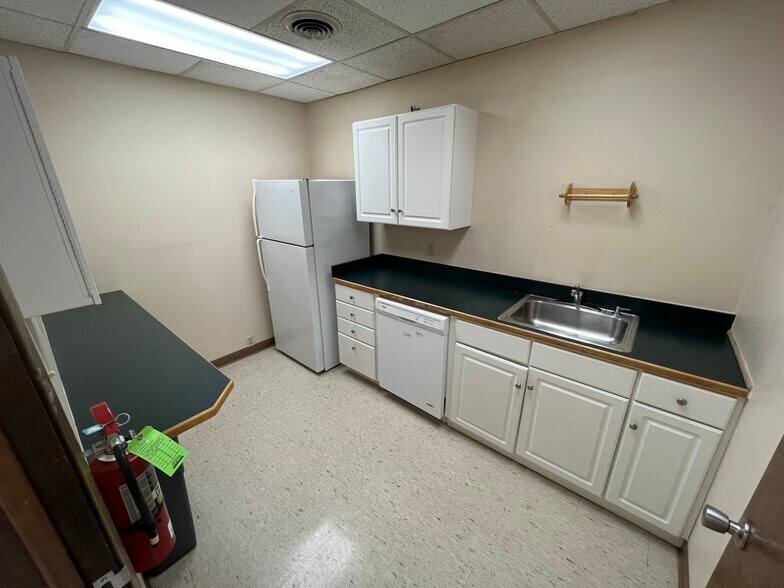 More Photos Of 2602 N Morgan St, Decatur Office For Sale