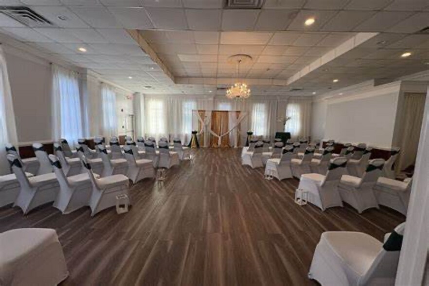 More Photos Of 1725 Appling Rd, Cordova Freestanding For Sale