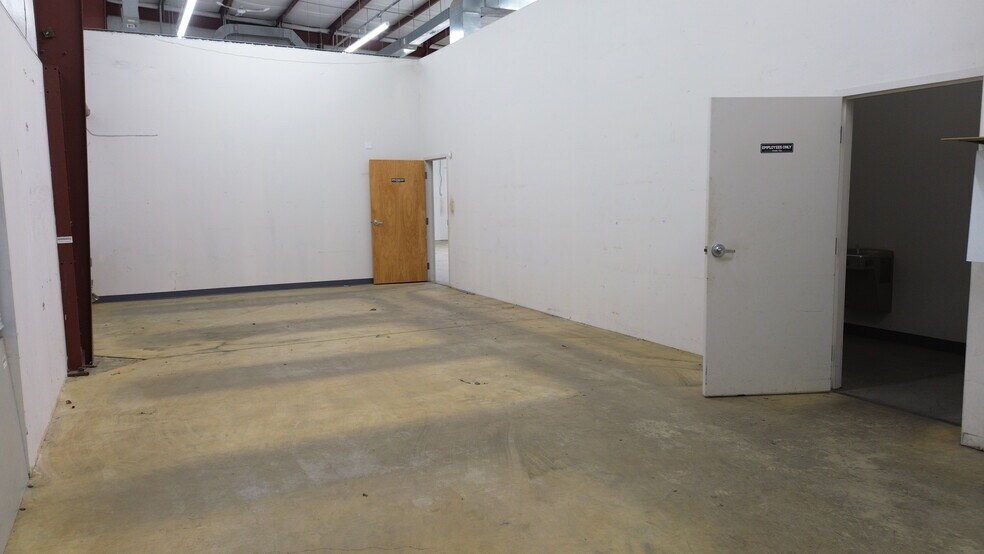 More Photos Of 44180 Airport View Dr, Hollywood Warehouse For Lease