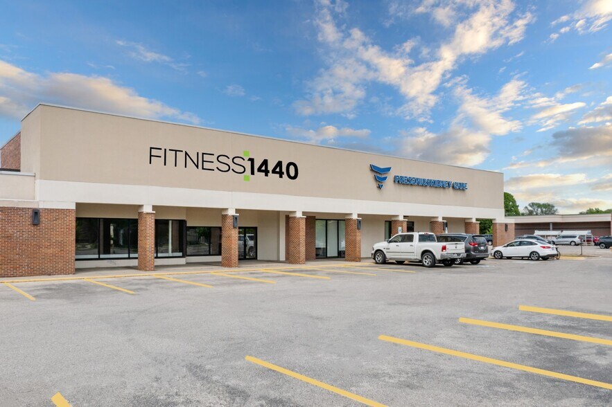 More Photos Of 1319-1413 Creston Park Dr, Janesville Storefront For Sale