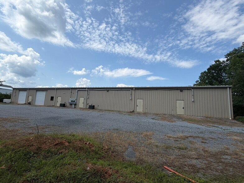 More Photos Of 12719 E Lynchburg Salem Tpke, Forest Flex For Lease