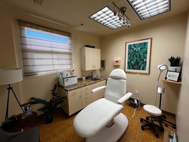 More Photos Of 8406 E Shea Blvd, Scottsdale Medical For Sale